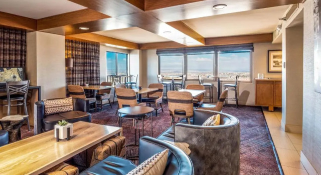 Двухместный клубный номер Standard Sheraton Albuquerque Airport Hotel