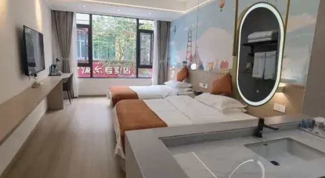 Hutiaoxia Nixiang Hotel, Buchen Sie Hotel Hotels in Yunnan mit Parkplatz, Parkplätze