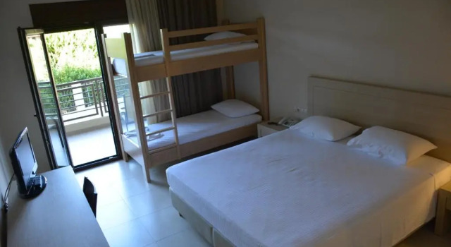 Четырёхместный номер Standard Hotel Porto Plaza Beach Resort