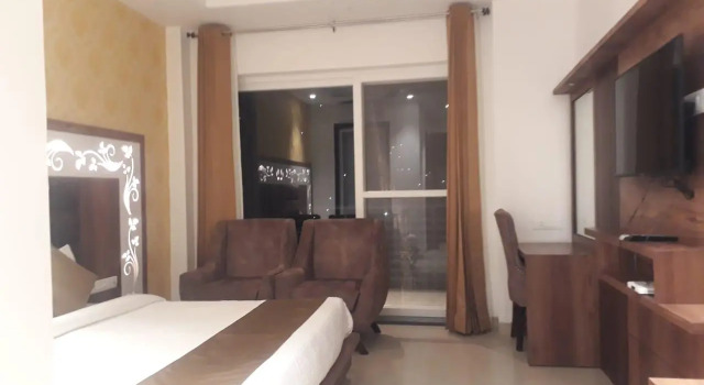 RR Hotel and Resort