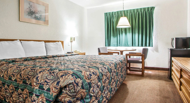 Econo Lodge Kansas City Airport, Забронировать Дом для отпуска Коттеджи Канзас-Сити, Коттедж