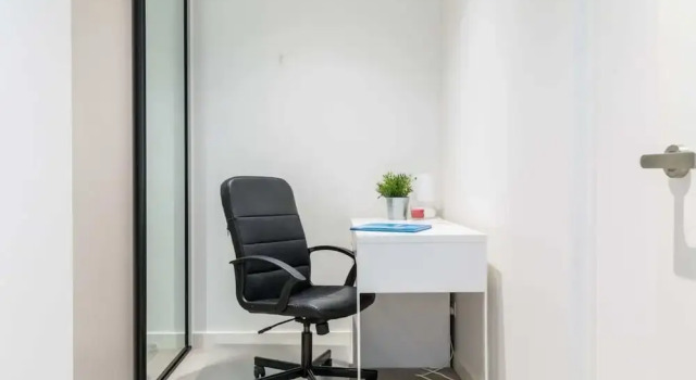 Апартаменты c 1 комнатой с балконом Modern 1 Bedroom in Tranquil Parklands