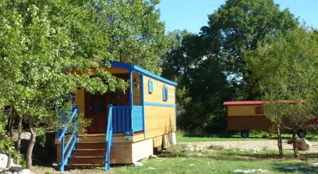 Номер Standard La Grange dEmile gîtes, roulottes et piscine