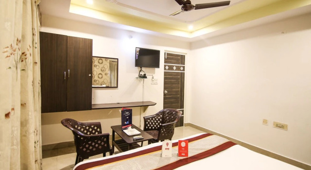 OYO 9207 Chakri Guest House, Rezerwuj Pensjonat Hotele w Andhra Pradesh z parkingiem, Parking