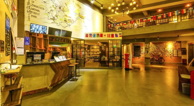 Кровать в общем номере (женский номер) Comma Travel International Youth Hotel