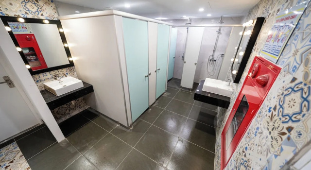 Кровать в общем номере Mad Monkey Hanoi Hostel
