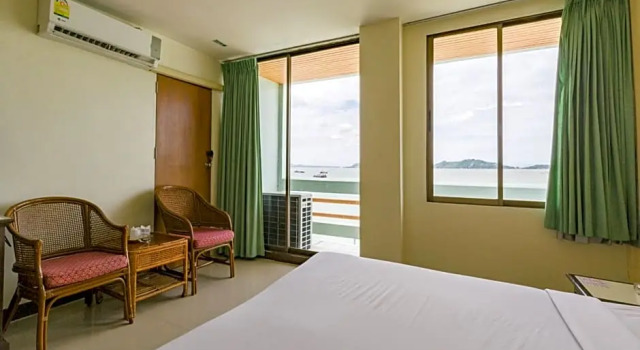 Двухместный номер Deluxe с балконом и с видом на море Lake Inn Hotel