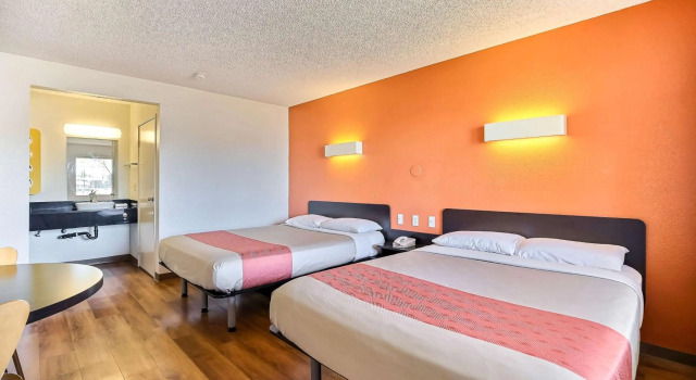 Motel 6 Oakland, CA - Embarcadero