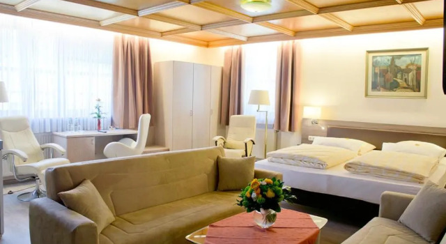 Апартаменты Hotel - Restaurant Kastanienhof Lauingen