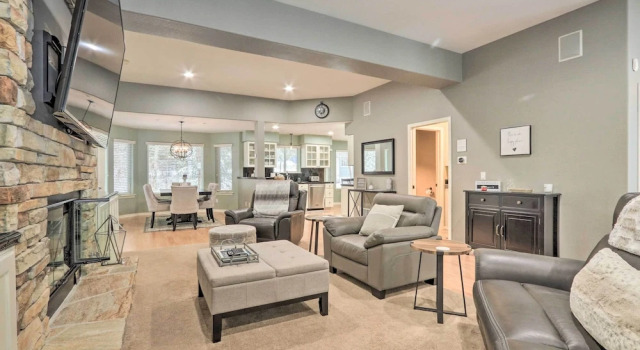 Коттедж Crystal Bay Home w/ Fireplace Near Ski Resorts