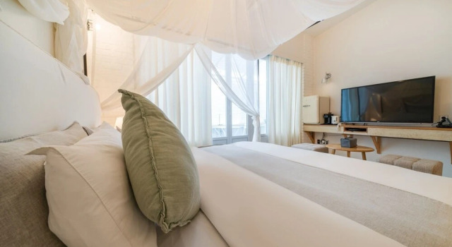 Cheonho Hotel August