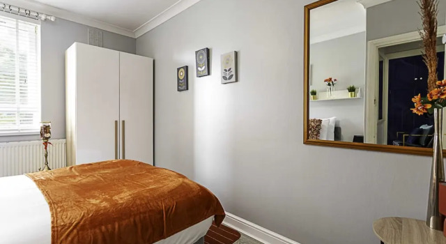Chic High Spec Apartment Near Central London