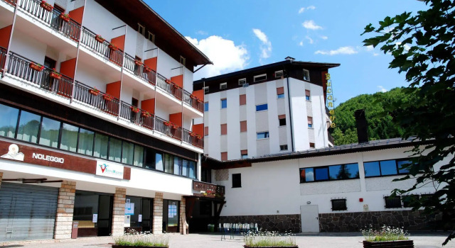 Hotel Bucaneve, Забронировать Отель Брентонико Vallagarina