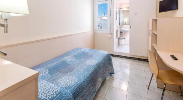 Четырёхместный семейный номер Standard Hostal Solimar