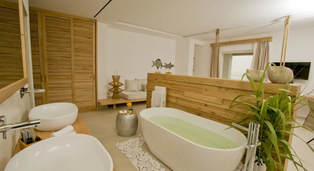 Люкс с видом на воду Thalassa Boutique Hotel - Adults Only