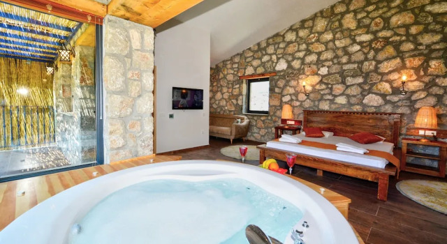 Private Villa Oliver With View Ideal Spot for a Honeymoon or Romantic Trip, Rezervovat Vila Hotely v Fethiye Area s parkováním, Parkování