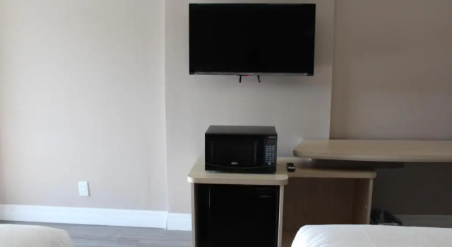 Четырёхместный номер Standard Super 8 by Wyndham Niagara Falls ON
