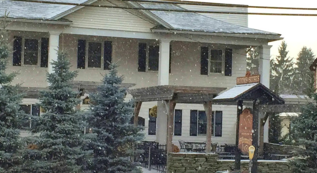 The Inn at Montrose, Buchen Sie Pension Hotels in New York State mit Parkplatz, Parkplätze