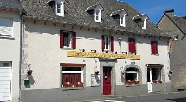 Hotel Mille et une Nuits d'Aubrac, Book Hotel Argences-en-Aubrac 