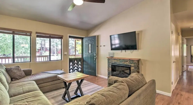 Patio, Fenced Yard: Pet-friendly Pinetop Cabin!, Забронировать Отель Пайнтоп штат Аризона, рядом с Загородный гольф-клуб Pinetop Lakes