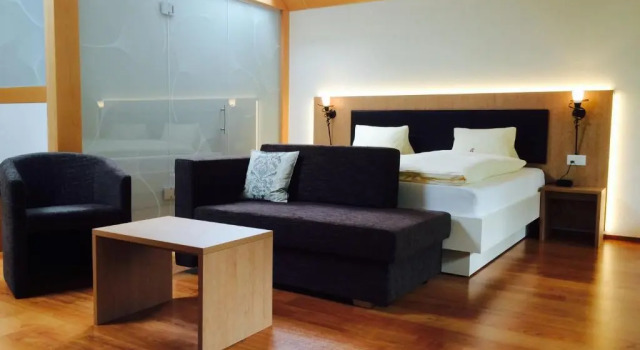 Семейный номер Standard с балконом Kreuz Bern Modern City Hotel