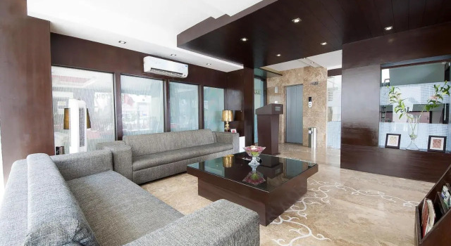 Hotel Raya Inn, Boek Hotel Bani Park 