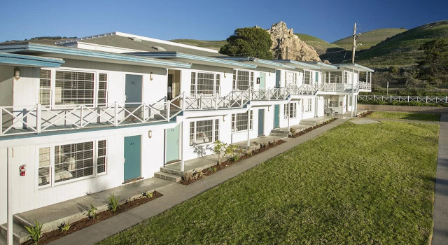 Tides Oceanview Inn and Cottages, Забронировать Отель Отели Пизмо-Бич с парковкой, рядом с Пир пляжа Pismo, Парковка