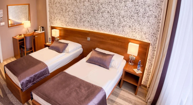 Номер Comfort c 1 комнатой с балконом Avanti Hotel