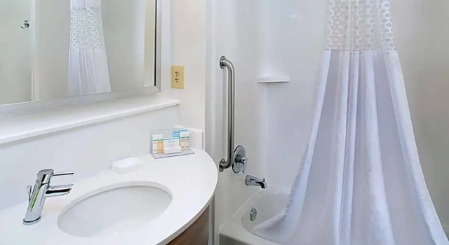 Четырёхместный люкс Hampton Inn & Suites Denton