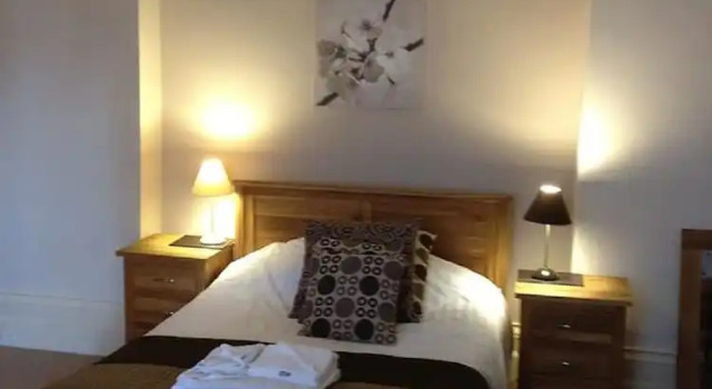 Номер Economy The Crown Hotel