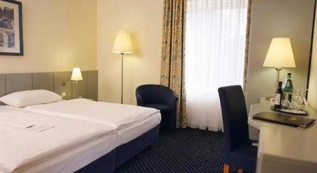 Arcadia Hotel Schwaghof Bad Salzuflen, Забронировать Отель Отели Бад-Зальцуфлен с бассейном, Бассейн