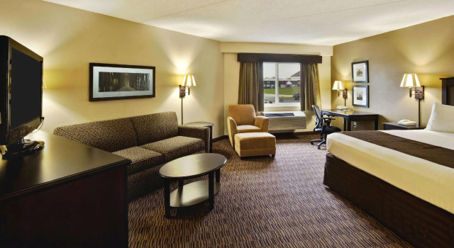 Двухместный номер Deluxe AmericInn by Wyndham Beaver Dam