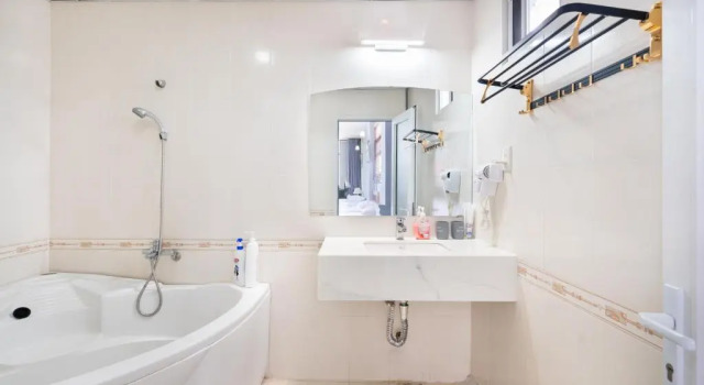Номер Deluxe Cabana Hotel Saigon - 260 Ly Tu Trong