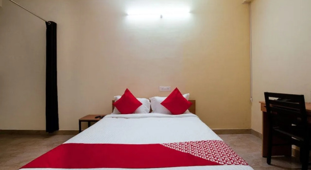 OYO 24080 Flagship Deepansh Plaza