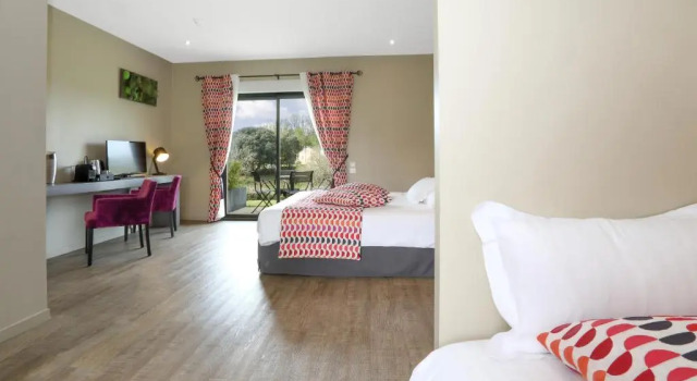 Номер Standard Hotel Le Mas de Castel - Piscine chauffee