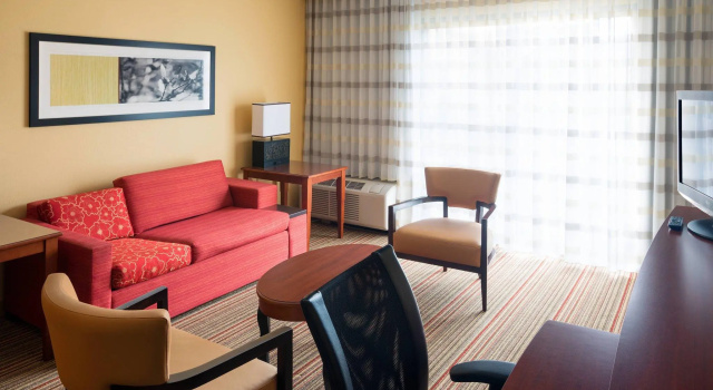 Двухместный люкс c 1 комнатой Courtyard by Marriott Indianapolis Airport