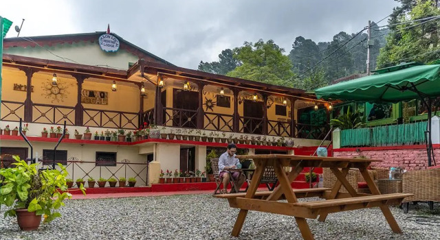 Kumaon local heritage lodge, Rezervovat Hotel Nainital Uttarakhand