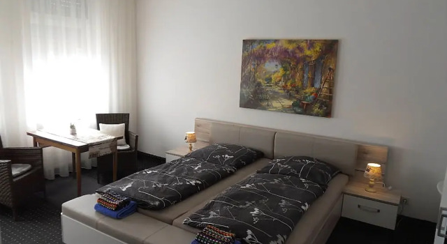 Pension Haus Baumgarten, Забронировать Отель Отели Бад-Кройцнах с парковкой, рядом с Alten Amtshaus, Парковка