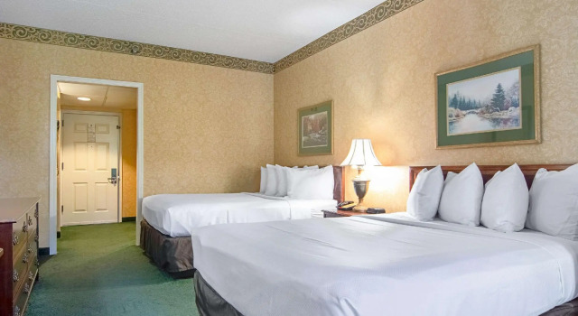 Четырёхместный номер Standard Clarion Inn Willow River