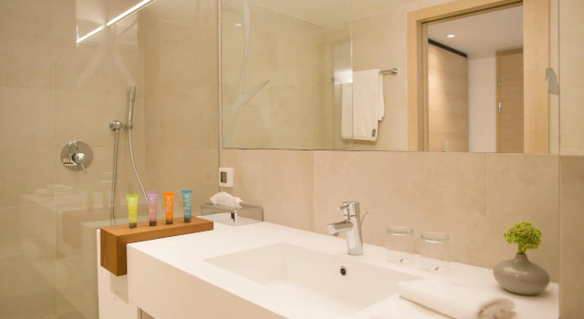 Двухместный номер Classic Comfort с балконом Hotel Kompas
