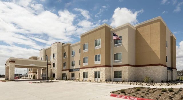 Кровать в общем номере Fairfield Inn & Suites by Marriott Fredericksburg Texas