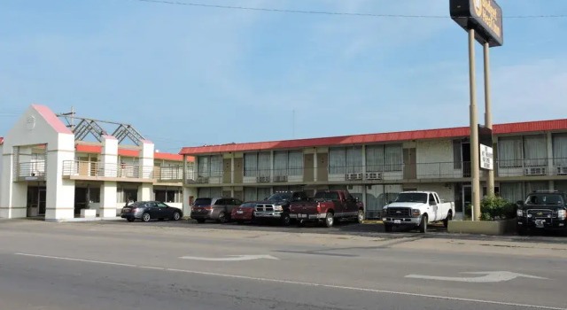 Budget Host Hutchinson, Book Hotel Hutchinson Kansas