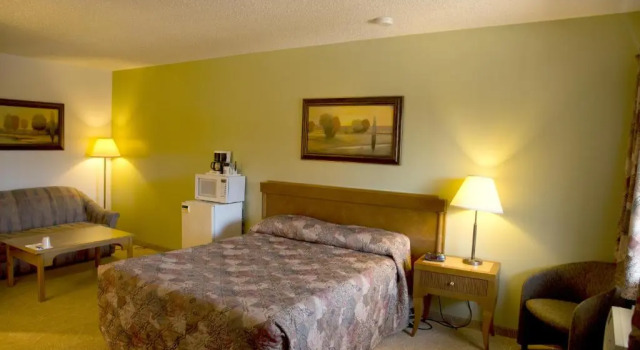 Номер Standard Canadas Best Value Inn Whitecourt