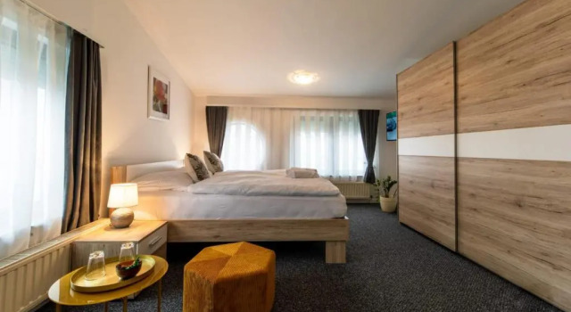 Four Roses, Rezerwuj Hotel Hotele w Zagrzeb z parkingiem, Parking