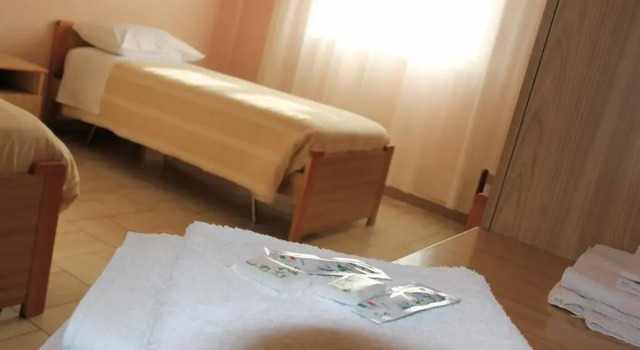 Hotel Rose Garden, Rezervasyon Otel Montelepre Sicilya