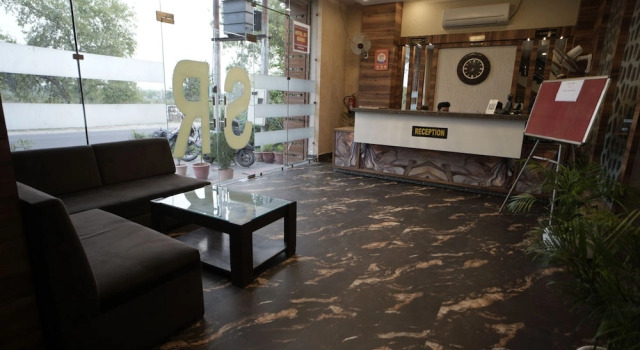 Hotel S R Grand, Rezervovat Hotel Bahadrabad Uttarakhand