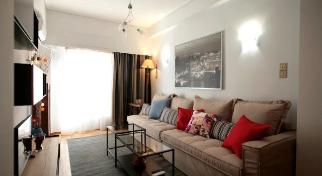 Comfy & Tasteful Central Apt • 1' to Metro Station