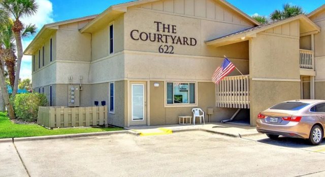 Courtyard #204 Condo by Redawning