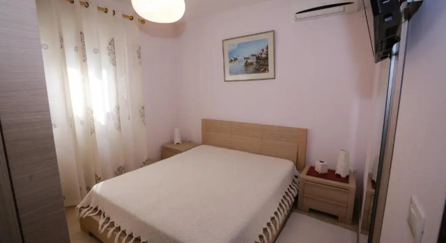 Апартаменты с 2 комнатами Pine-Tree Apt w/ Private Garden 50 m from the Sea