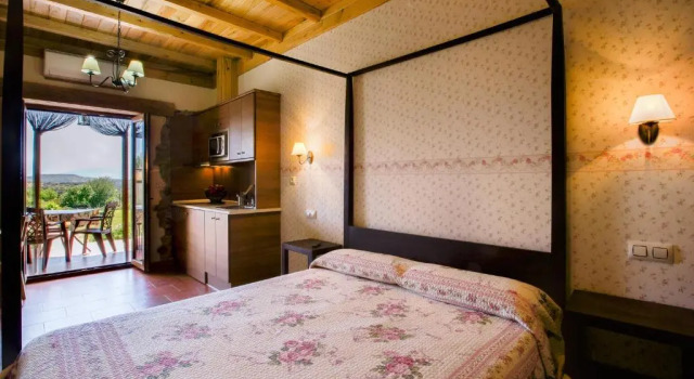Apartamentos El Jardín del Poeta, Book Apartment Hotels in Extremadura with a Pool, Swimming Pool